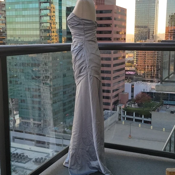 David's Bridal Bridesmaid Charmeuse Draped Strapless Dress - Size 4 Check Photos - Picture 7 of 15